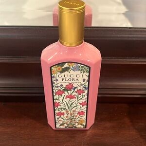 Gucci Flora perfume